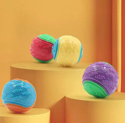 כדור גומי בטיחותי לכלבים – רך, עמיד ומותאם לשיניים | צבע רנדומלי