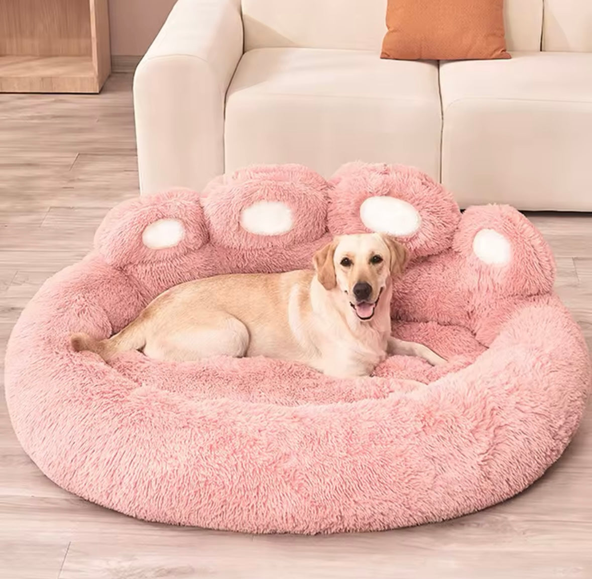 מיטת פרווה ורודה בצורת כף רגל לכלבים – עיצוב מתוק ומפנק | 4 גדלים לבחירה